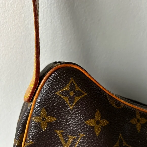 Louis Vuitton Croissant MM - Picture 12 of 17